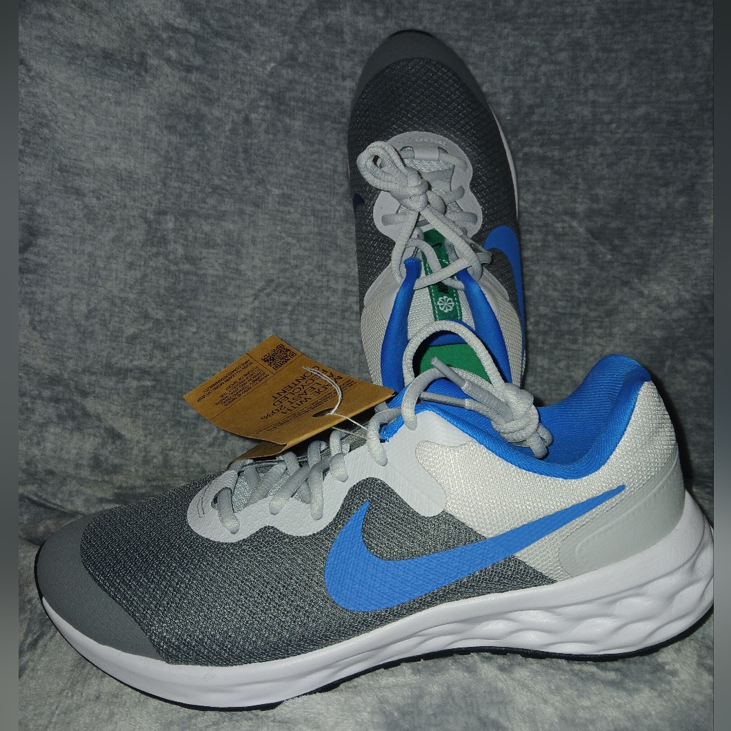 Nike Revolution